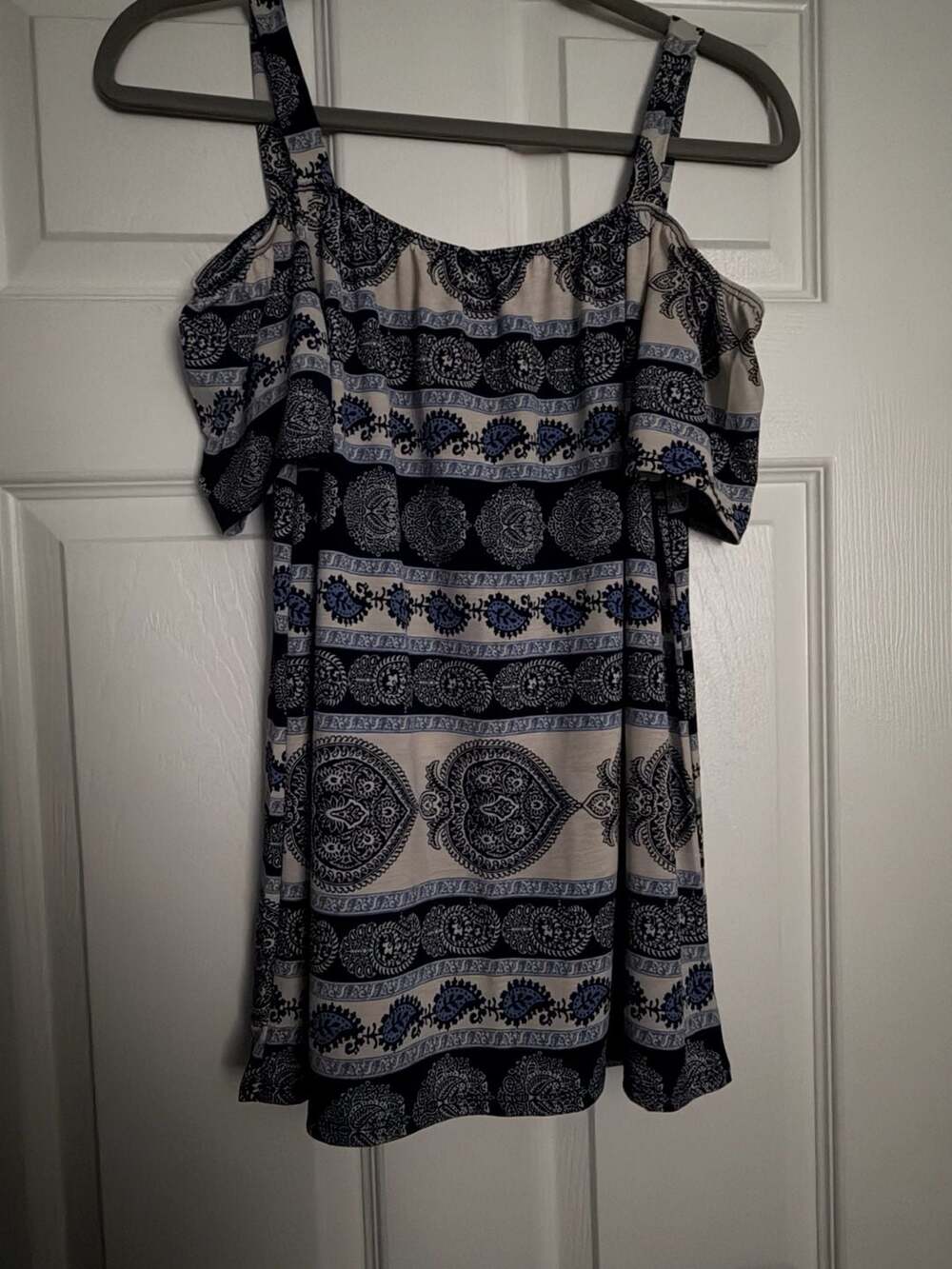 Sew In Love Paisley Print Cold Shoulder Top Size Medium